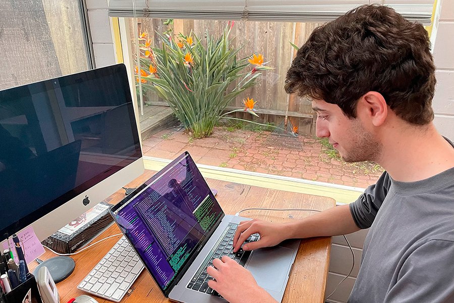 Eight Realistic Ways New Arrivals in the UK Can Build Extra Income